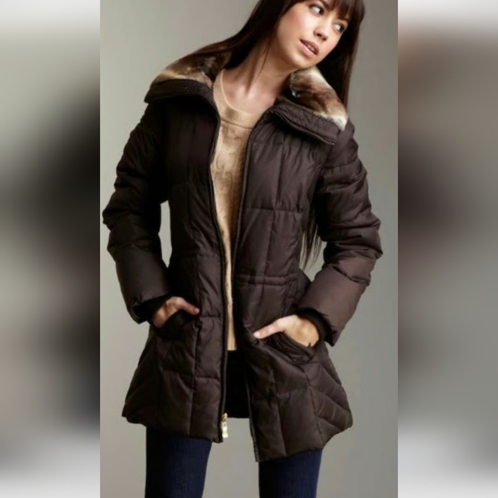 NWT.Ellen Tracy  Puffer Coat with Faux Fur Collar.Part of lining is soft velour.